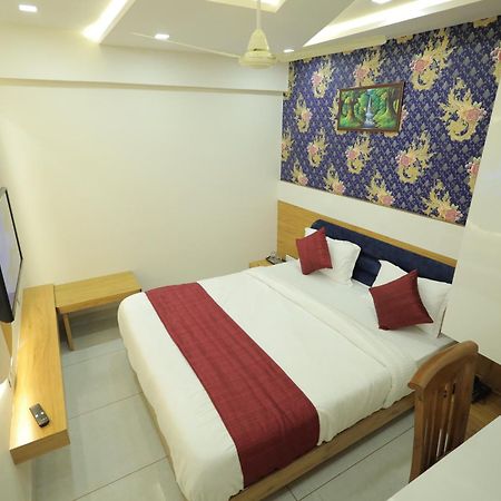 Hotel Rk Fortune อาเมดาบัด ภายนอก รูปภาพ