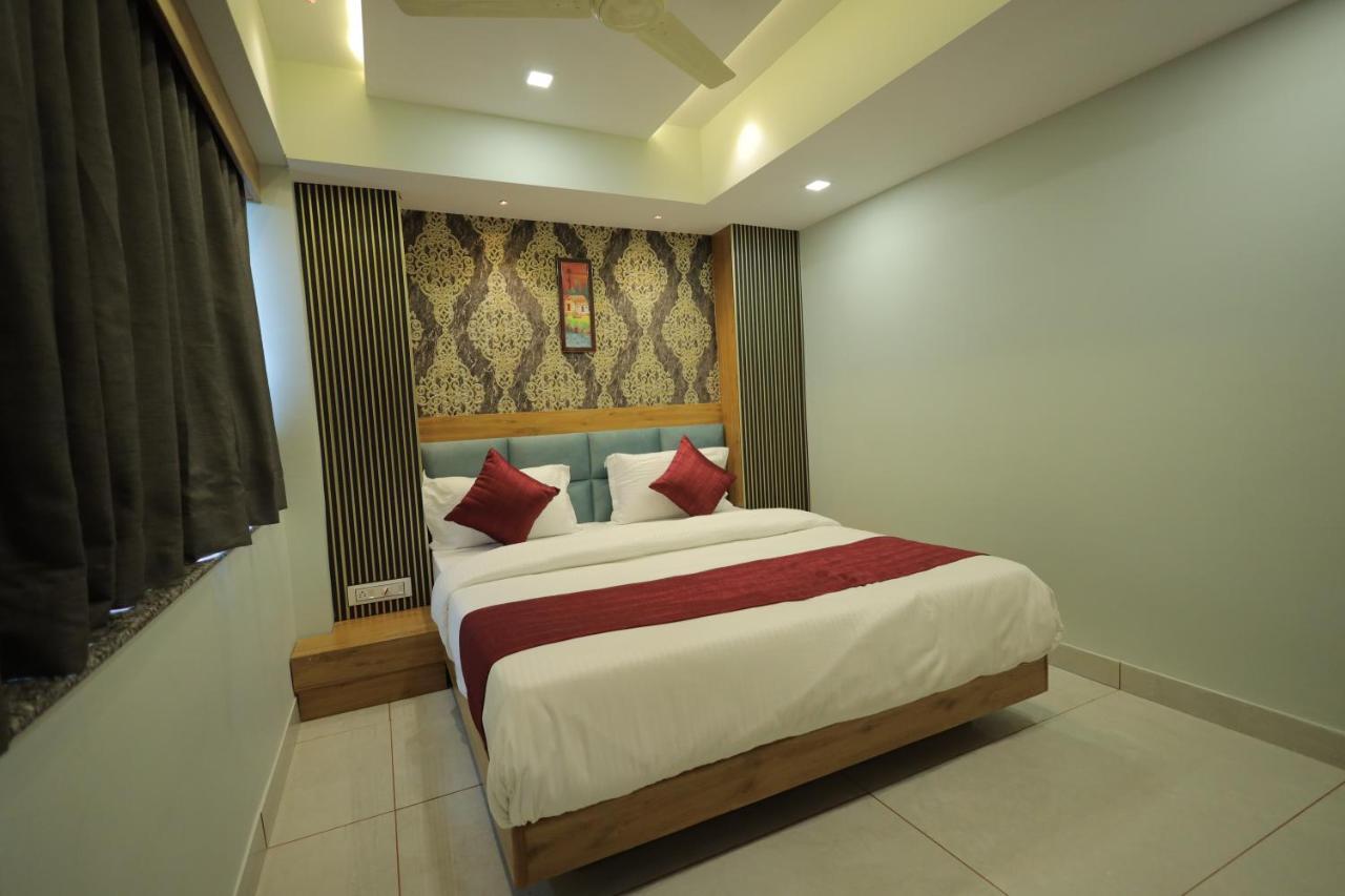 Hotel Rk Fortune อาเมดาบัด ภายนอก รูปภาพ