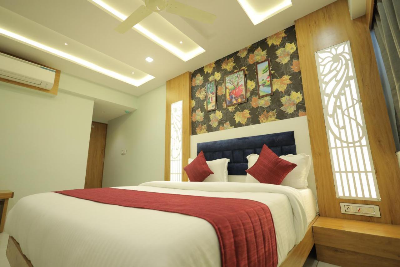 Hotel Rk Fortune อาเมดาบัด ภายนอก รูปภาพ