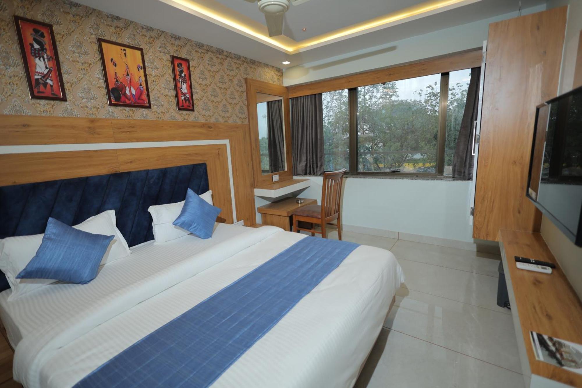Hotel Rk Fortune อาเมดาบัด ภายนอก รูปภาพ