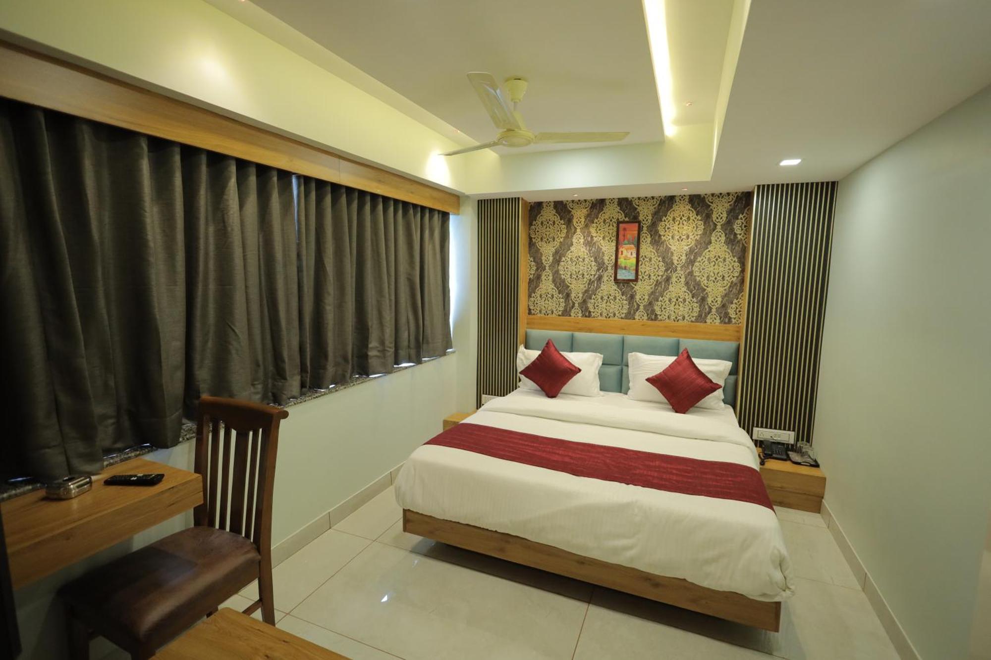 Hotel Rk Fortune อาเมดาบัด ภายนอก รูปภาพ