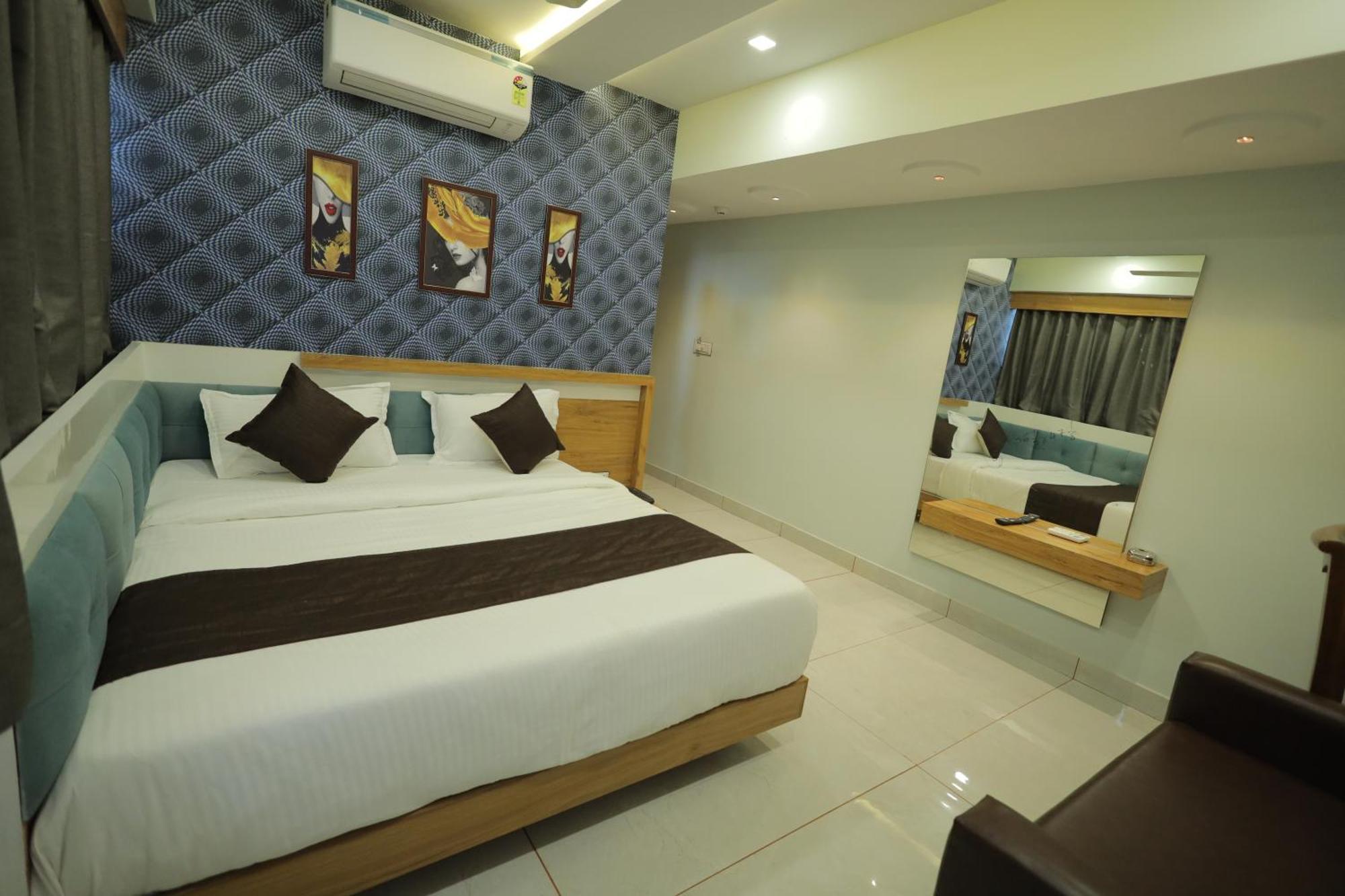 Hotel Rk Fortune อาเมดาบัด ภายนอก รูปภาพ