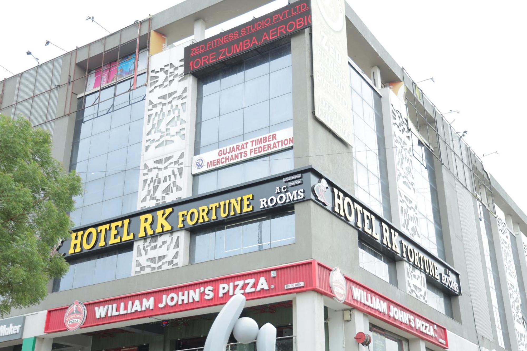 Hotel Rk Fortune อาเมดาบัด ภายนอก รูปภาพ