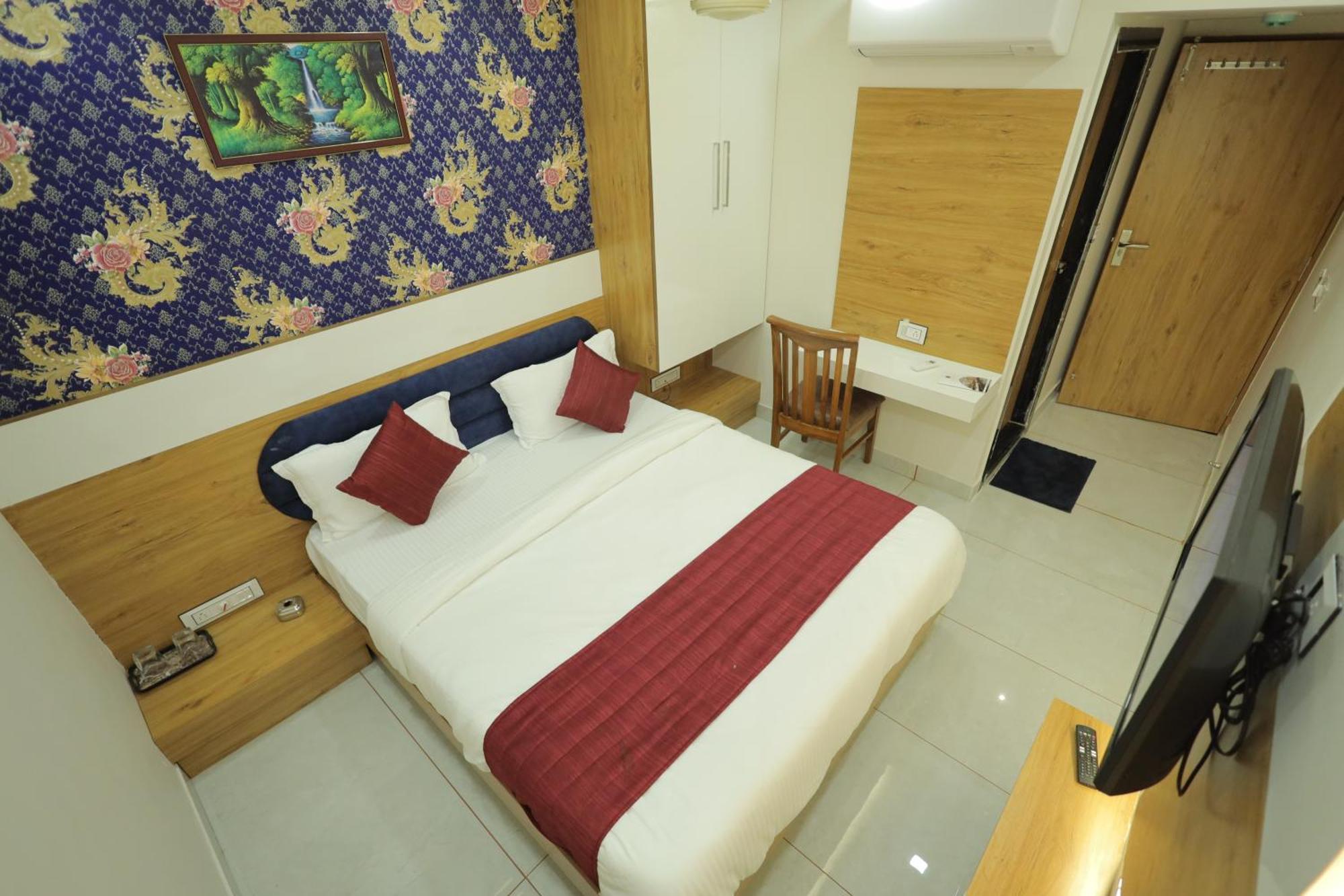 Hotel Rk Fortune อาเมดาบัด ภายนอก รูปภาพ