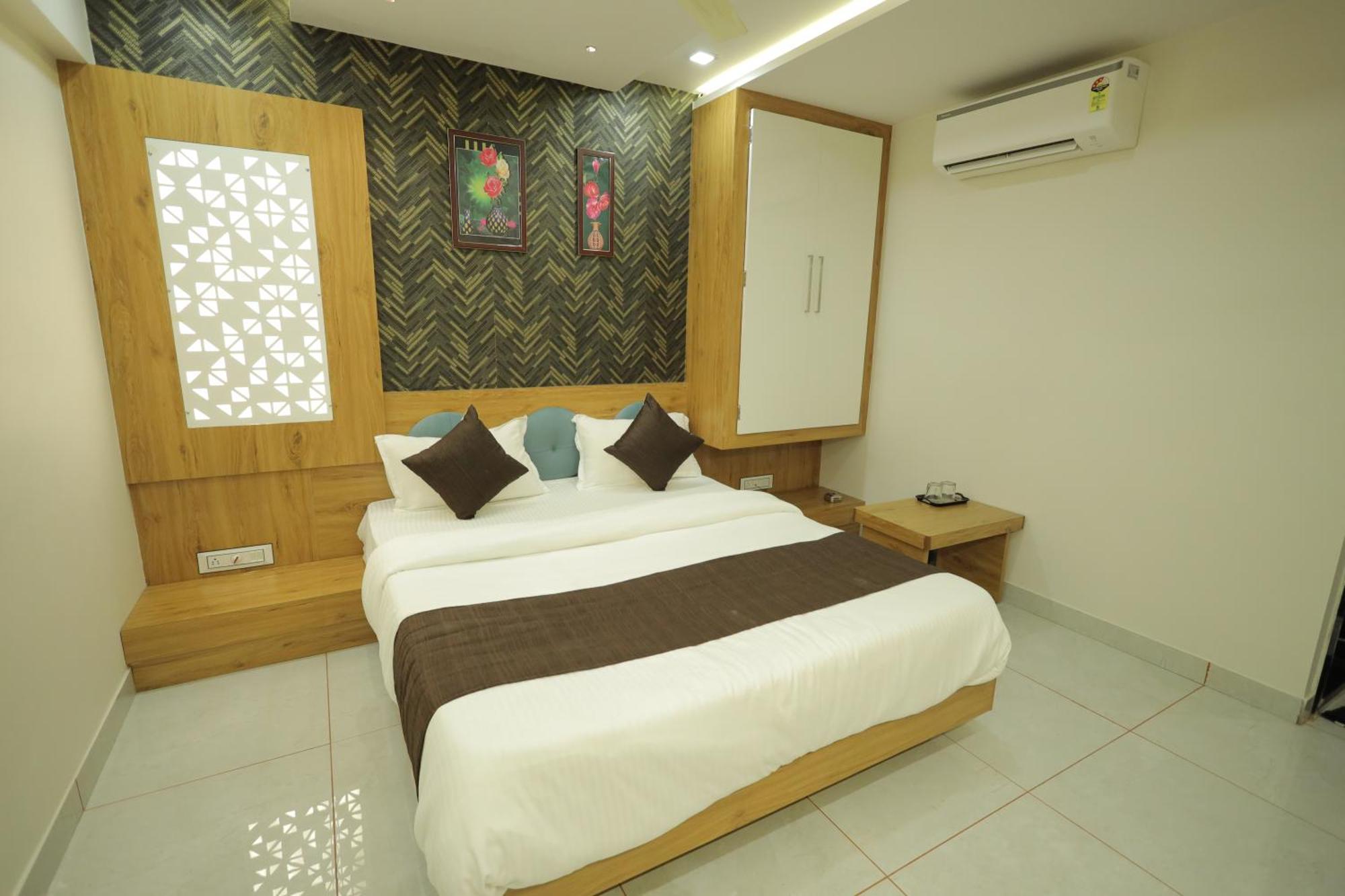 Hotel Rk Fortune อาเมดาบัด ภายนอก รูปภาพ